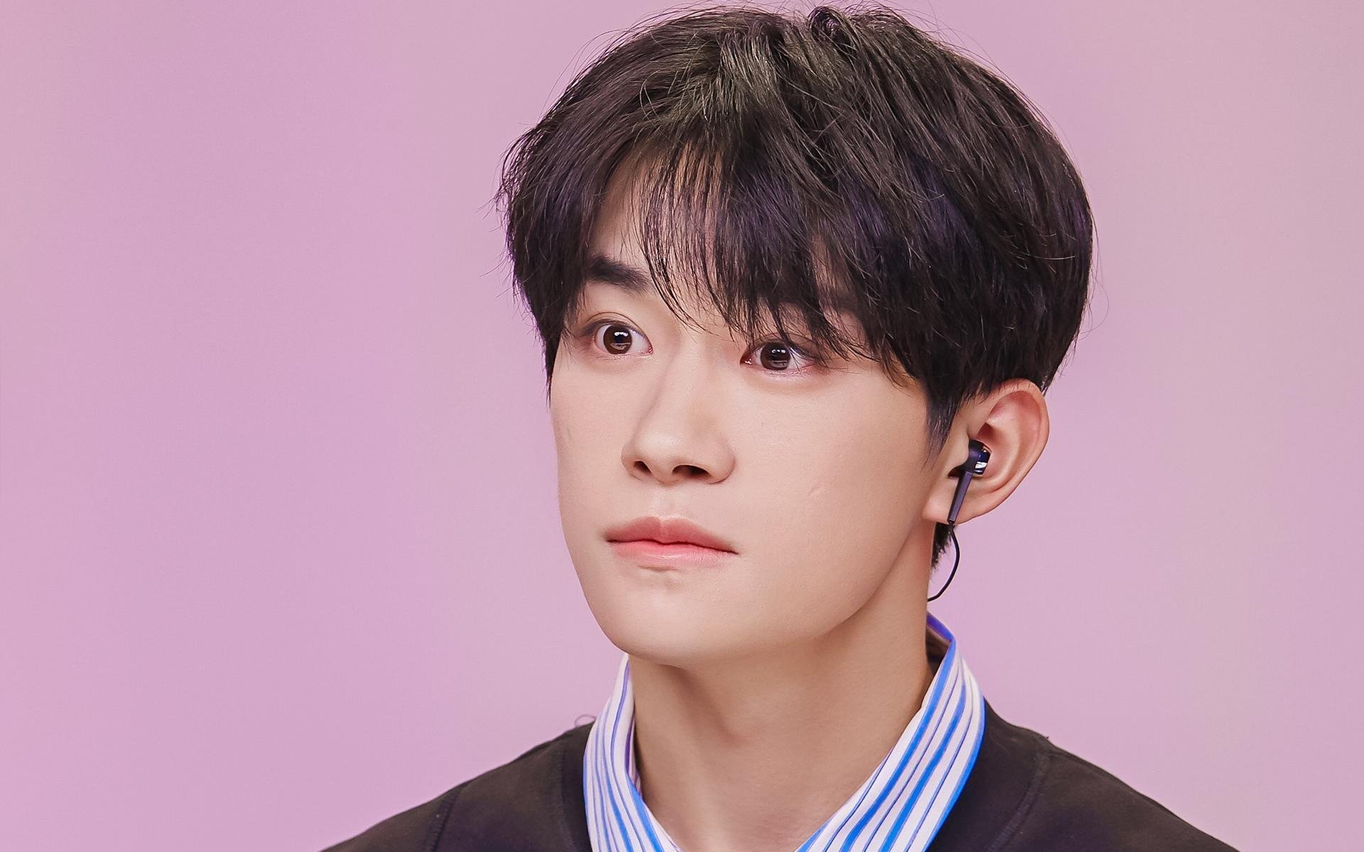 教练团队战术调整助力球队逆转,教练布置战术