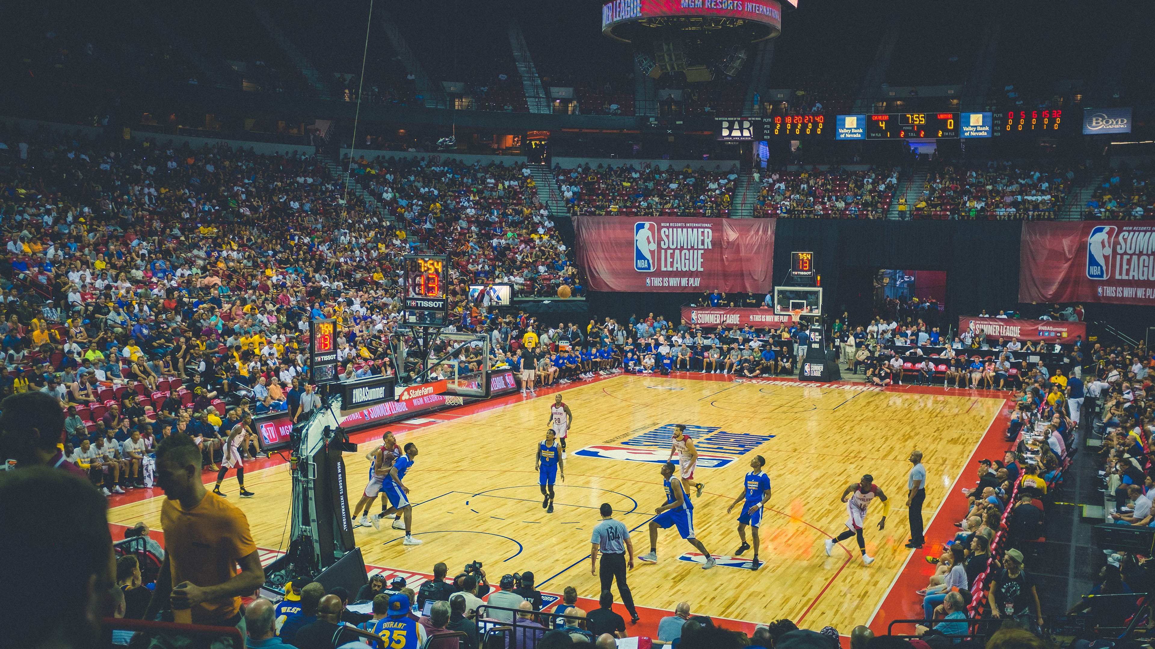 滑雪比赛项目设计注重趣味性与观赏性,滑雪比赛内容都有哪些